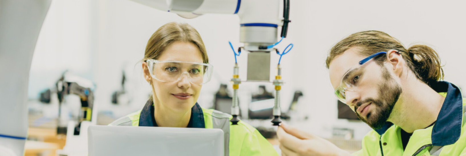 Collaborative robot arm with integrated 3D vision system in manufacturing environment